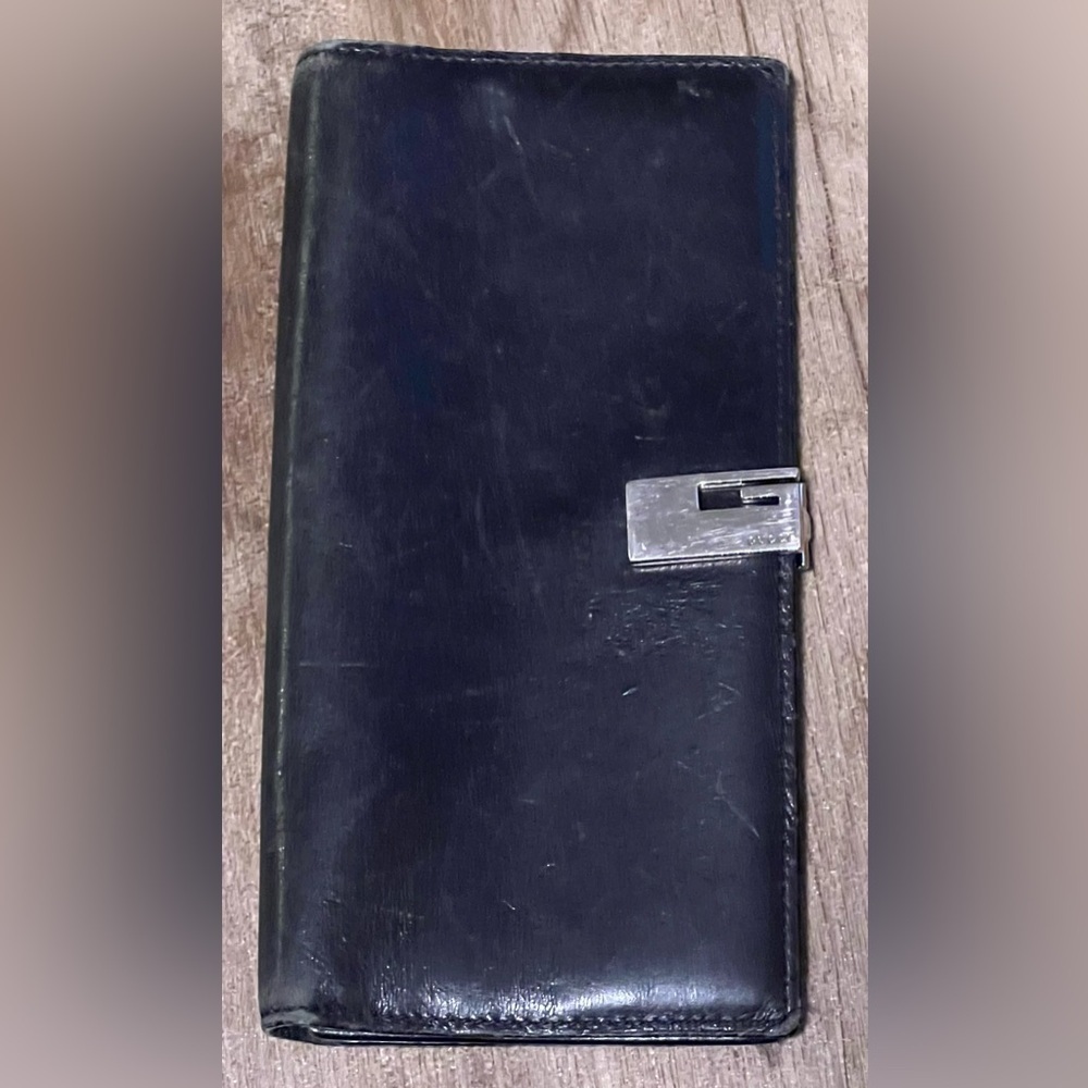 Vintage Gucci Black Leather Long Wallet With Silver Tones G Logo Clasp Closure - Picture 1 of 3